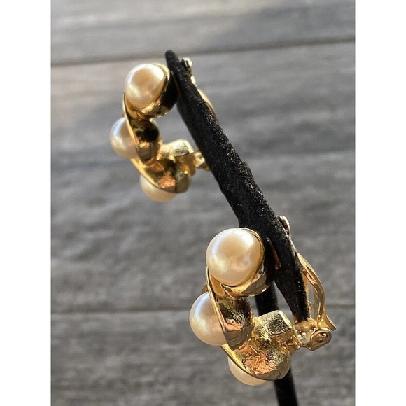 Vintage Clip Ons Earrings Three Faux Pearls Gold Tone Estate - Picture 7 of 12